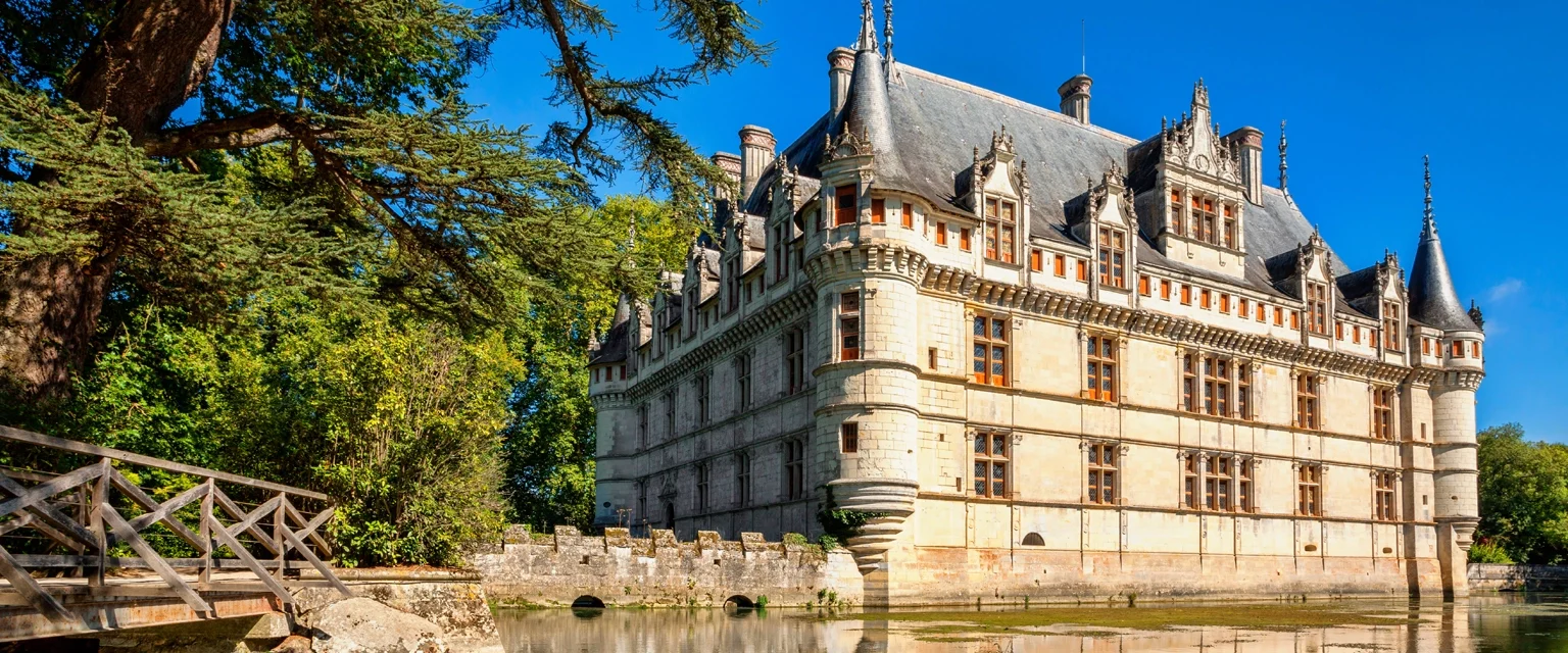 Prachtig kasteel met gracht
